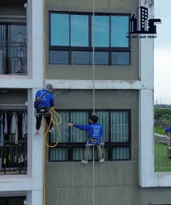 Rappelling to wipe the glass of a tall building npnetandpaint